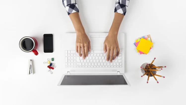 Modern-desk-check-sleeves-recruiter-typing