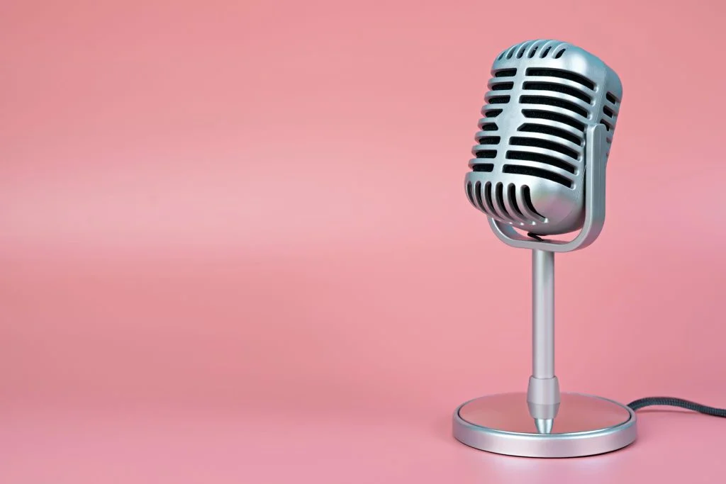 Microphone-pink-background