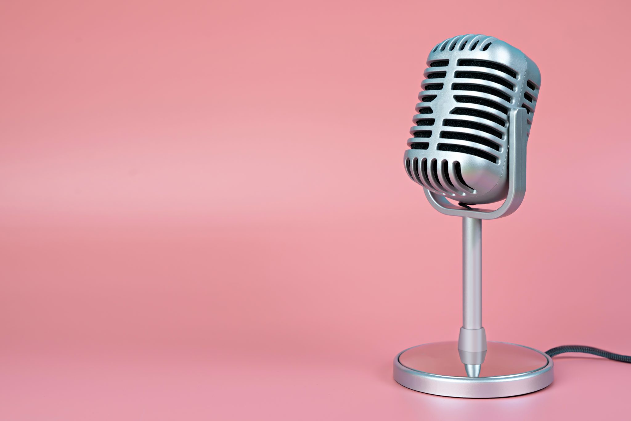 Microphone-pink-background
